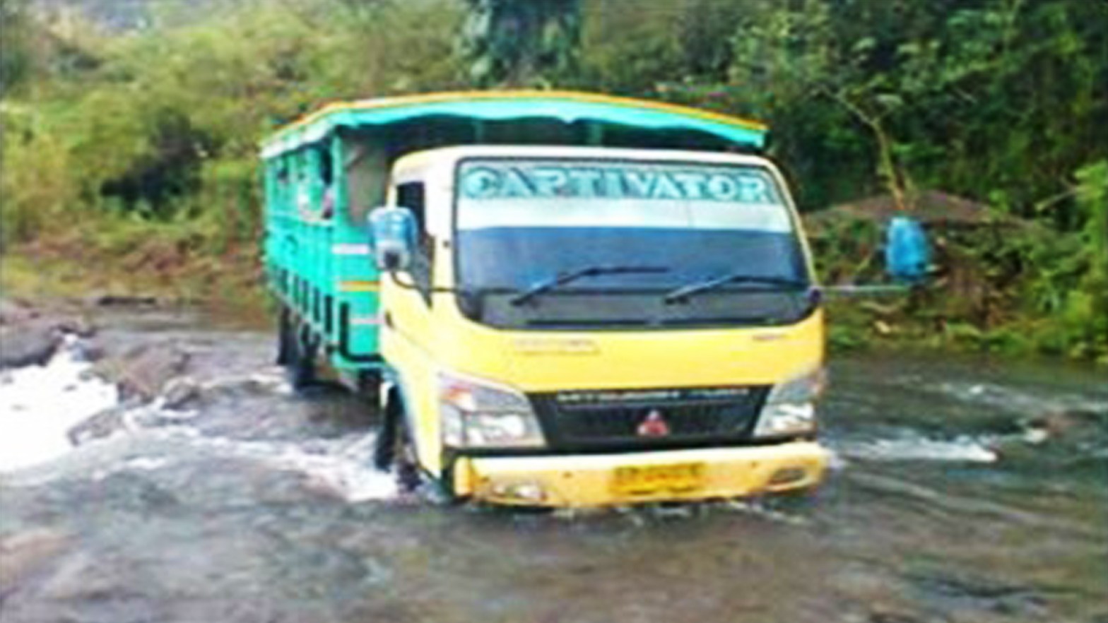Menjelajahi Flores Melalui Oto Kol: Angkutan Umum yang&nbsp;Unik